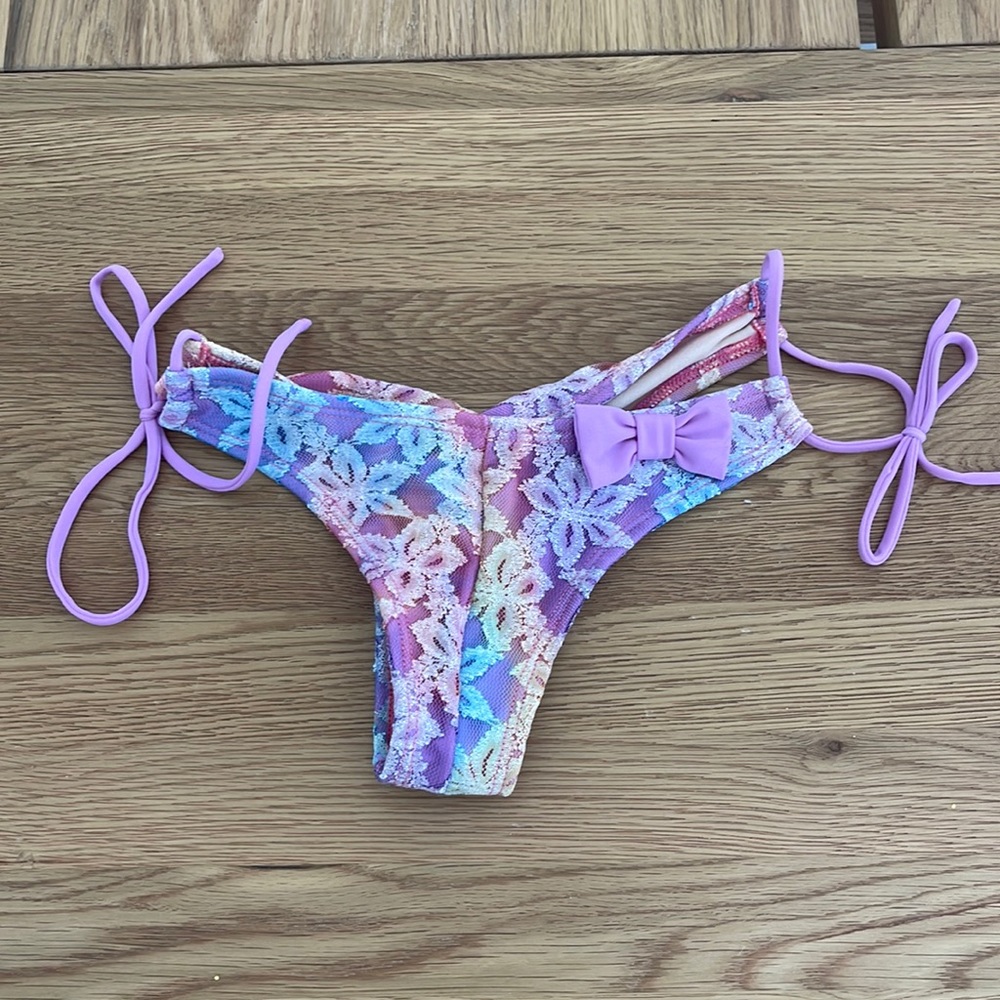 Montce bottoms lace. Size medium. Old school montce 💖